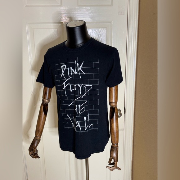 Pink Floyd - “The Wall” 2017 Fruit Of The Loom Black Shirt. Medium - Picture 2 of 9